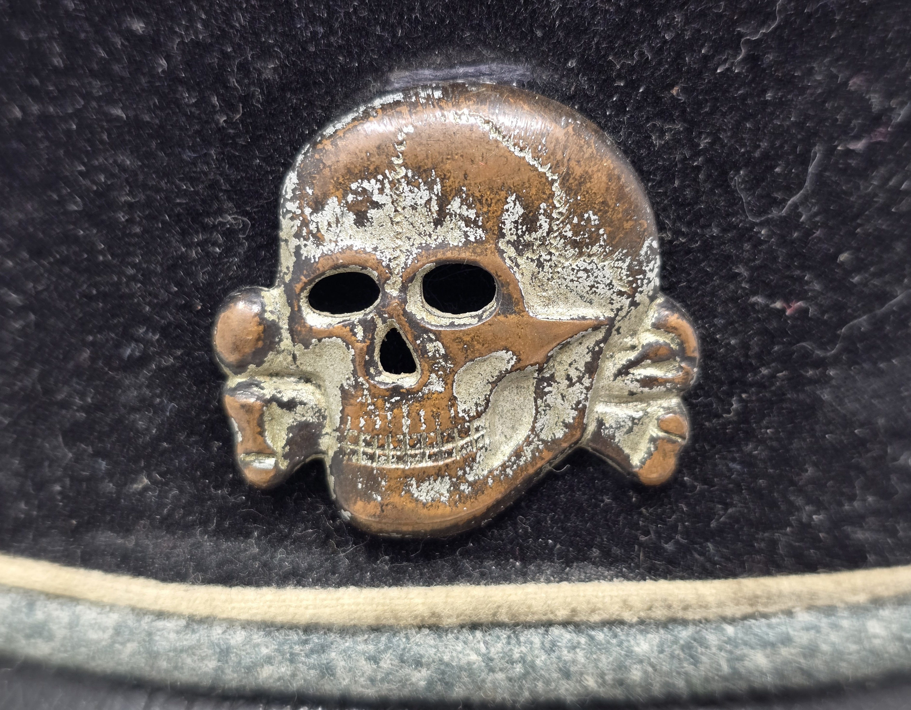 Stunning Waffen-SS Officer's Crusher Cap — image 5