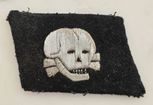 Officer's Totenkopf Collar Tab