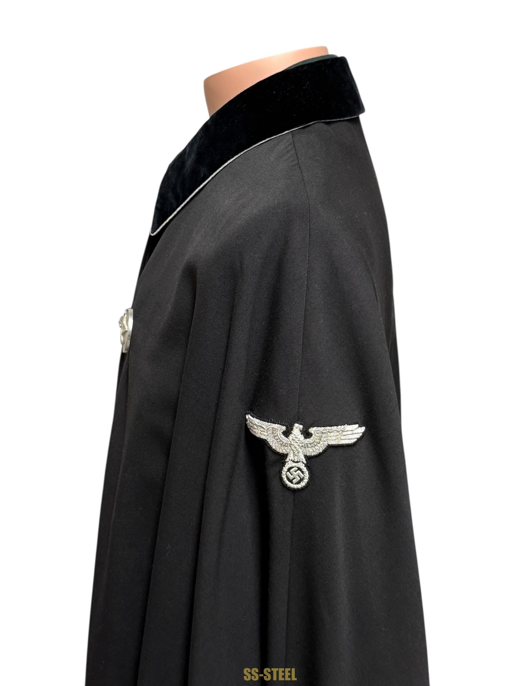 SS-Brigadeführer Curt Ludwig – Formal Uniform Cape (Umhang) — image 24