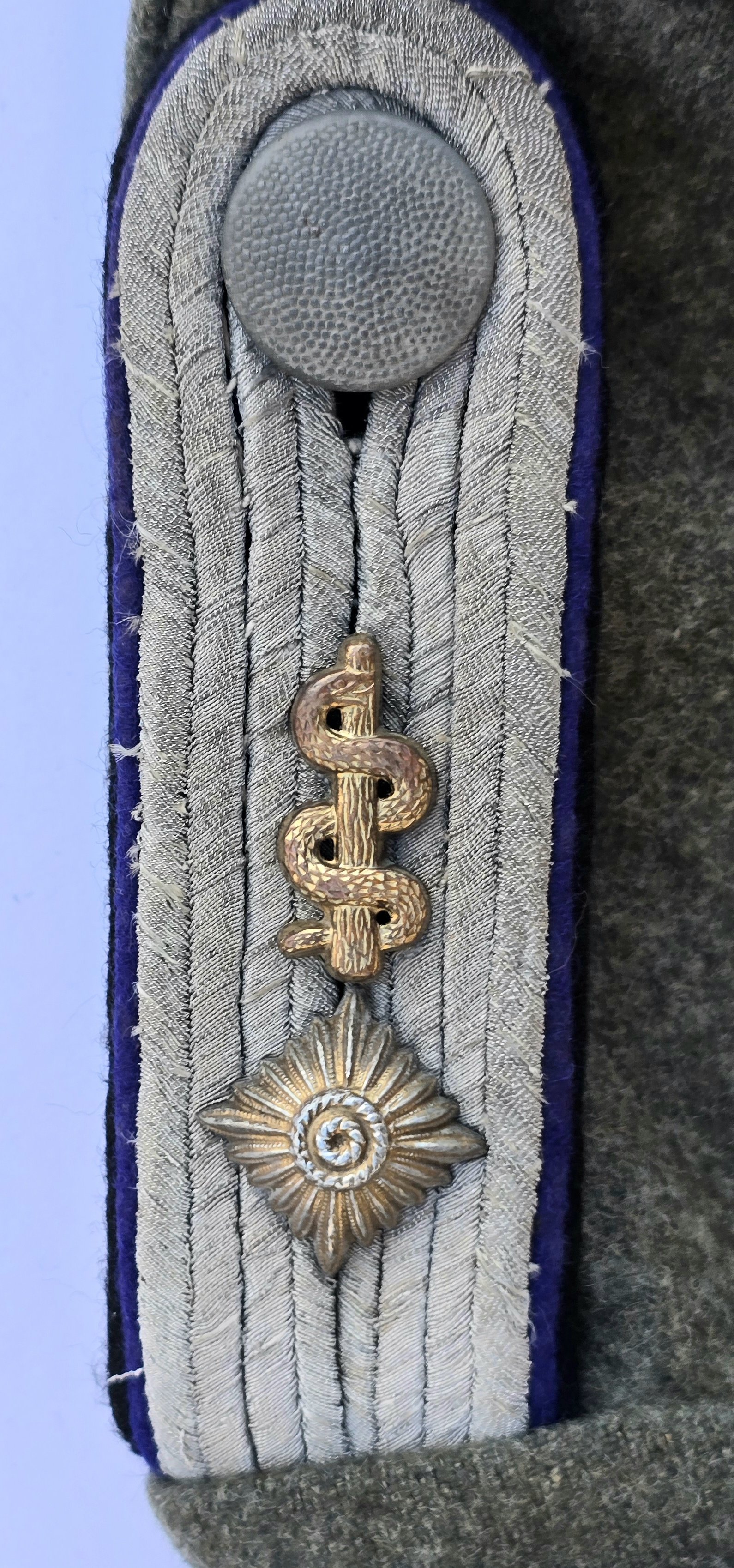 Outstanding Waffen-SS Medical Officer's Combat Tunic — image 10