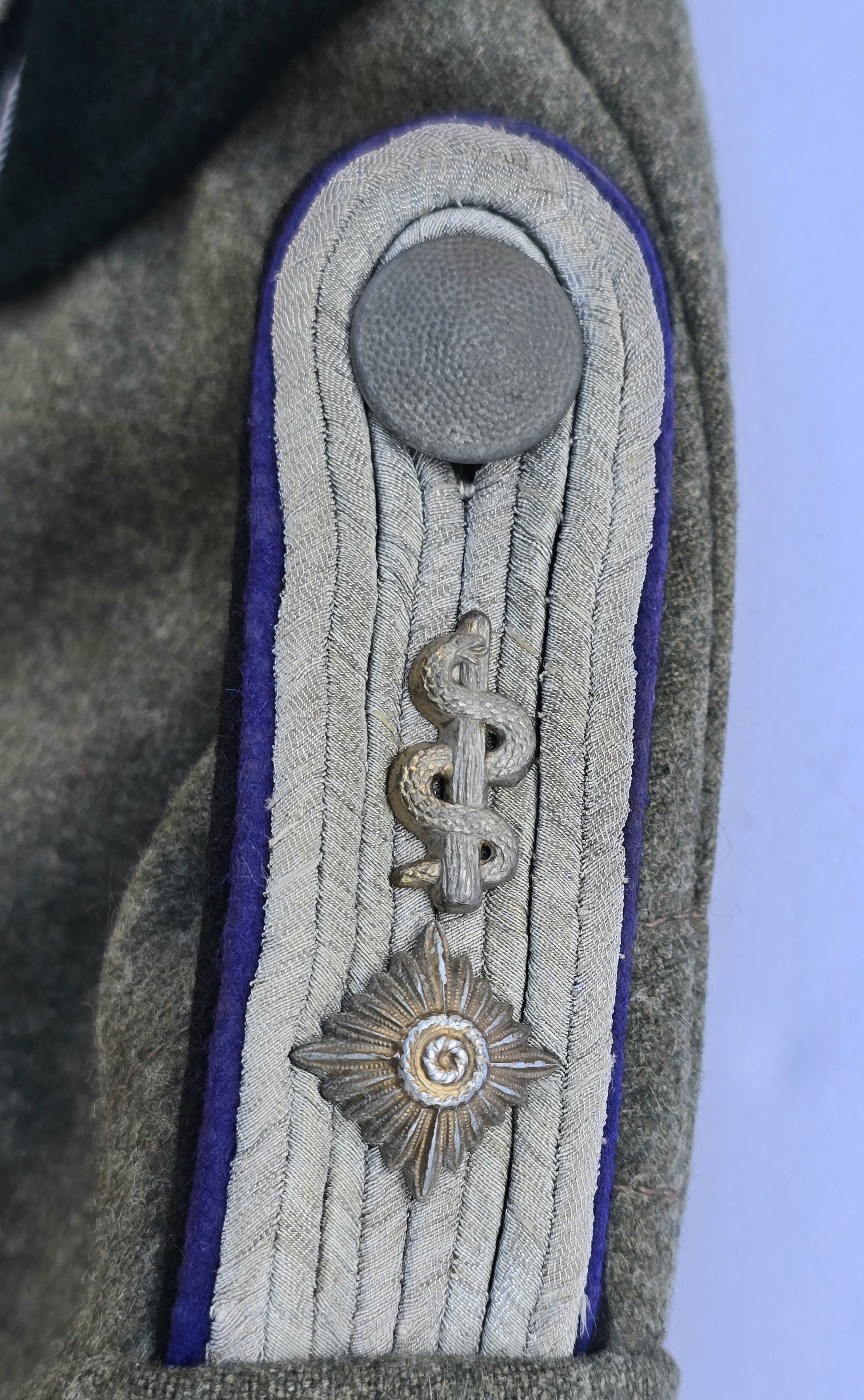 Outstanding Waffen-SS Medical Officer's Combat Tunic — image 11
