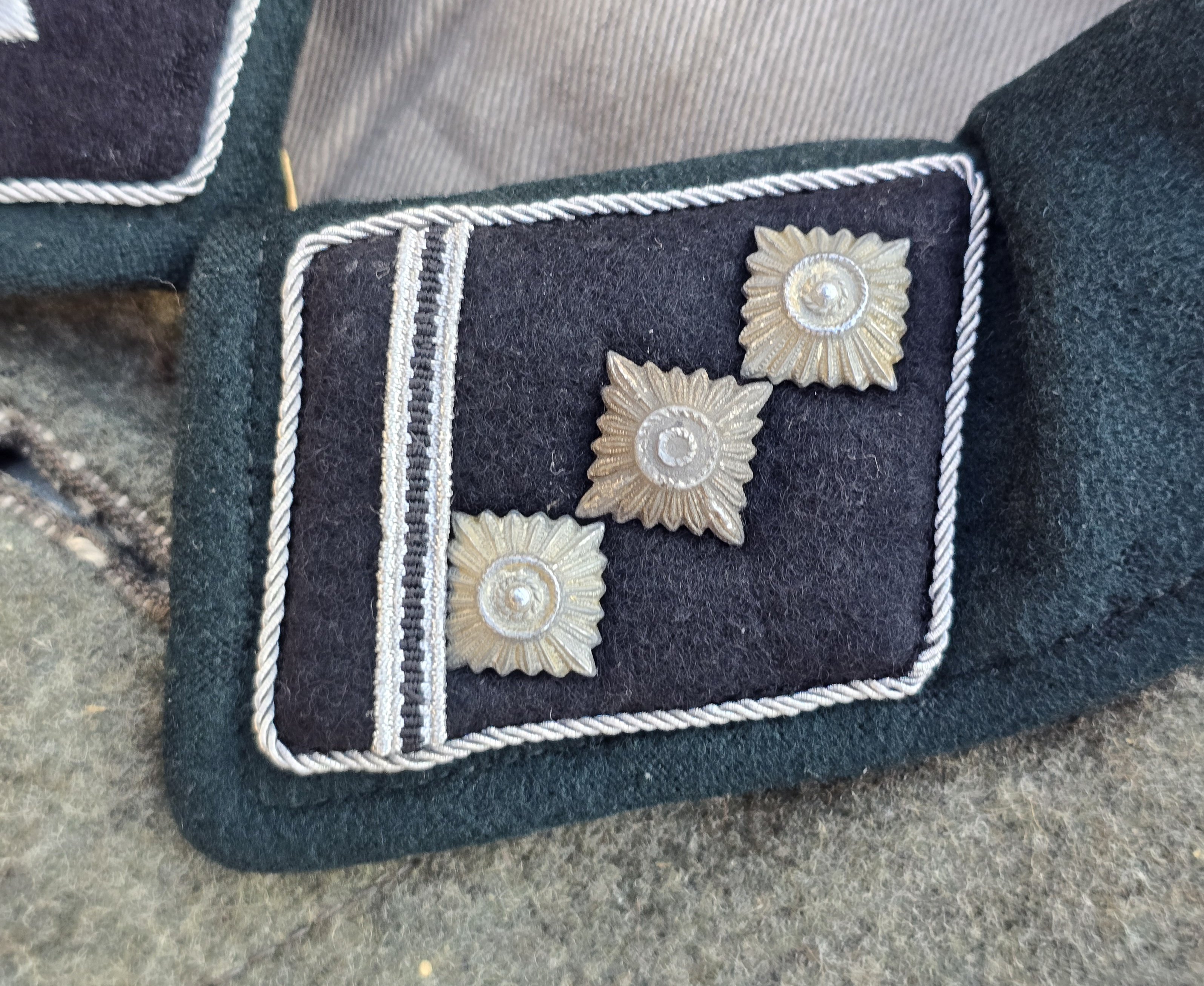 Outstanding Waffen-SS Medical Officer's Combat Tunic — image 12