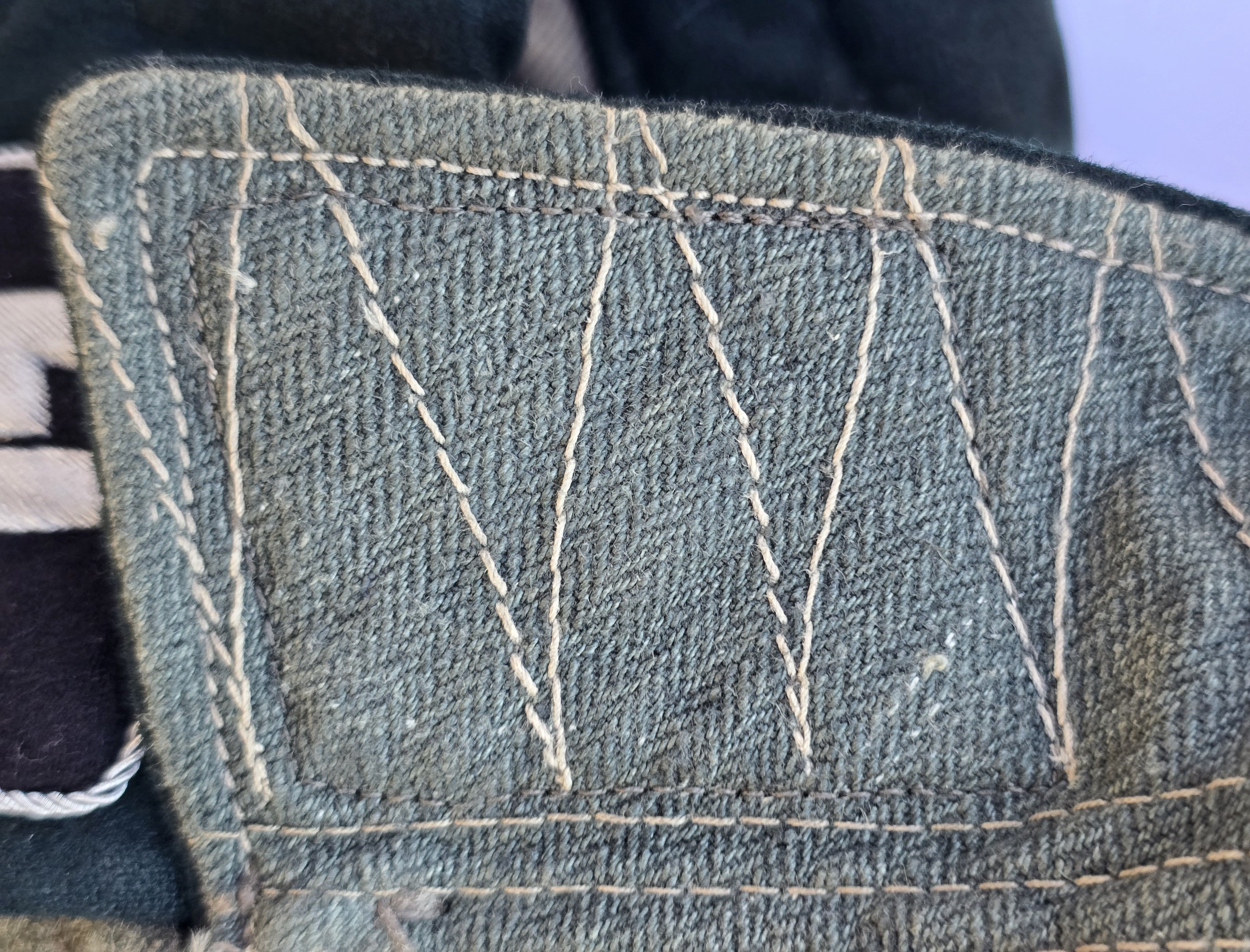 Outstanding Waffen-SS Medical Officer's Combat Tunic — image 2