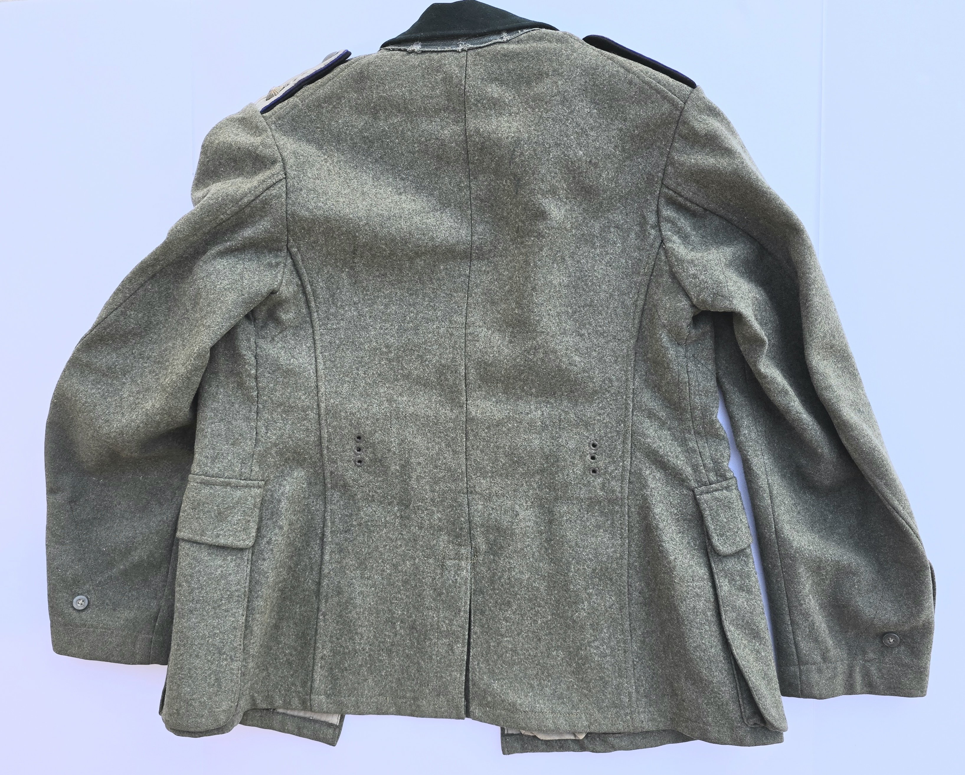 Outstanding Waffen-SS Medical Officer's Combat Tunic — image 5