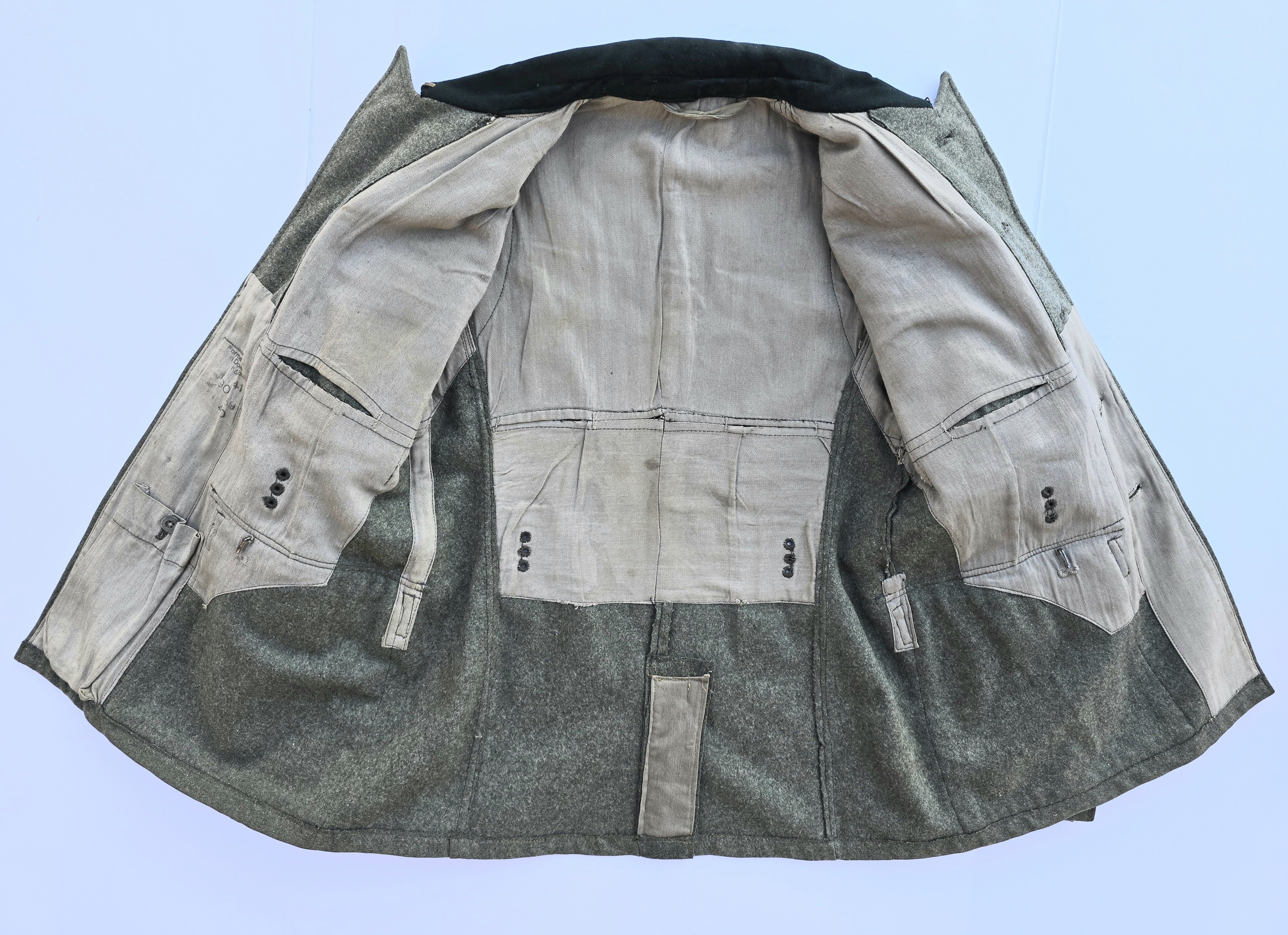 Outstanding Waffen-SS Medical Officer's Combat Tunic — image 7