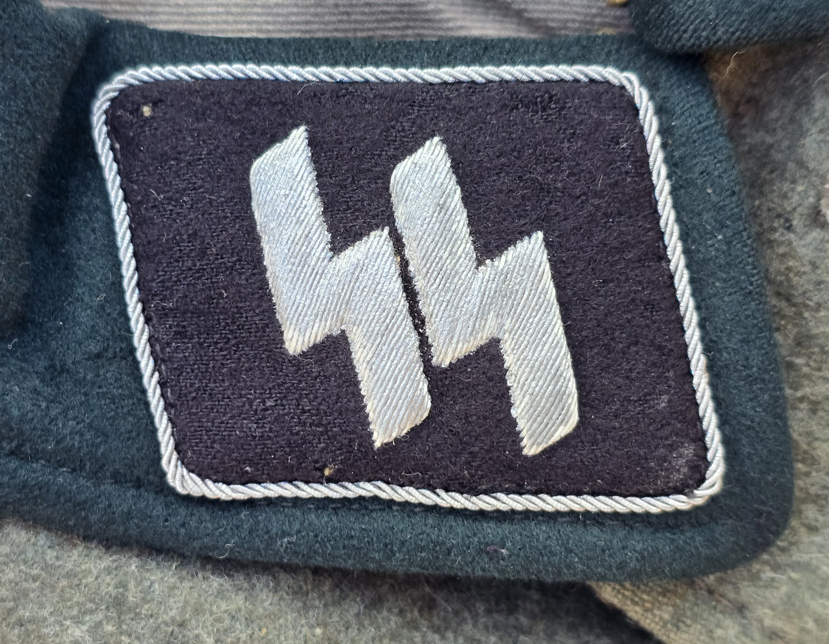 Outstanding Waffen-SS Medical Officer's Combat Tunic — image 9