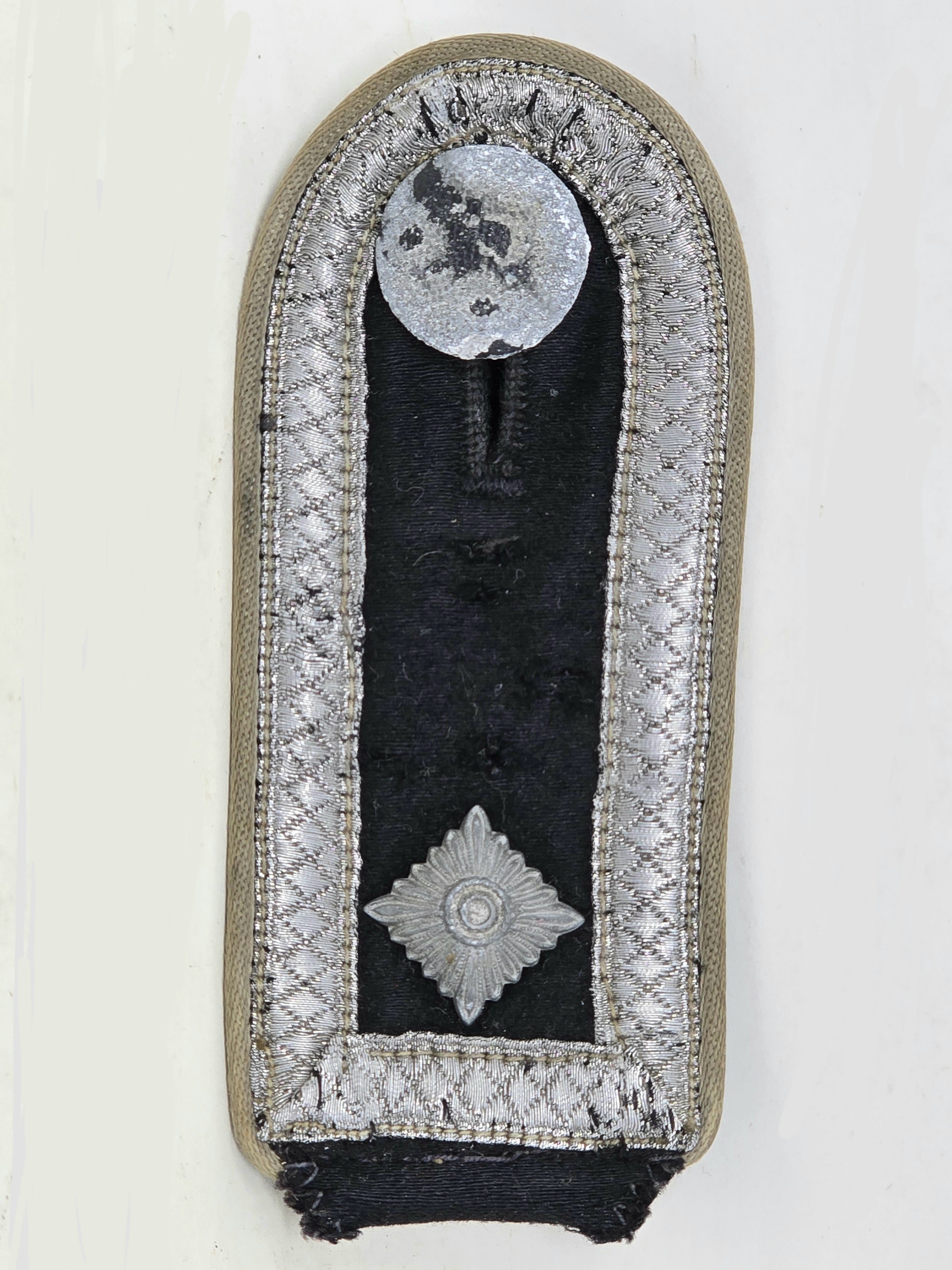 Well-provenanced SS Cut-off Grouping, Feldlazarett — image 4