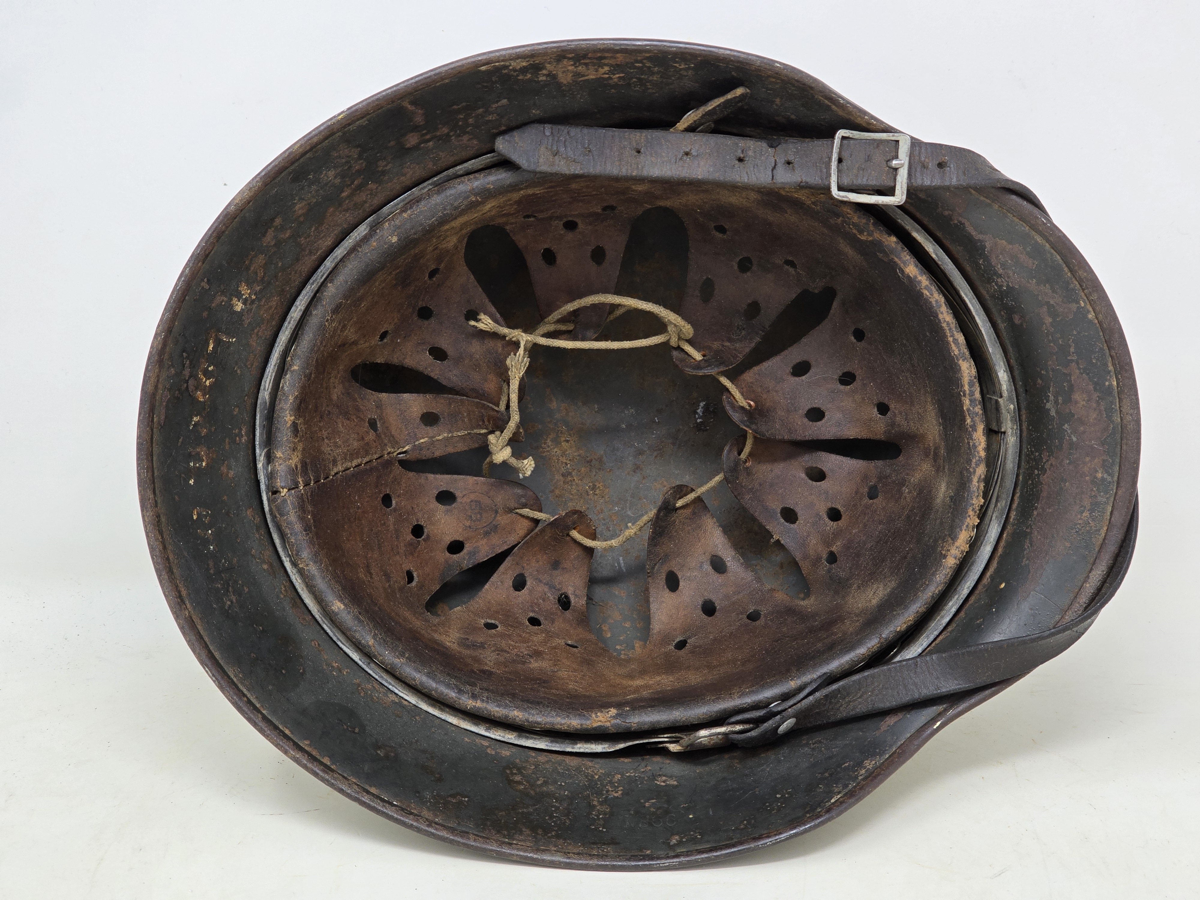 Service Worn Tan Camo M35 Heer Helmet by NS — image 7