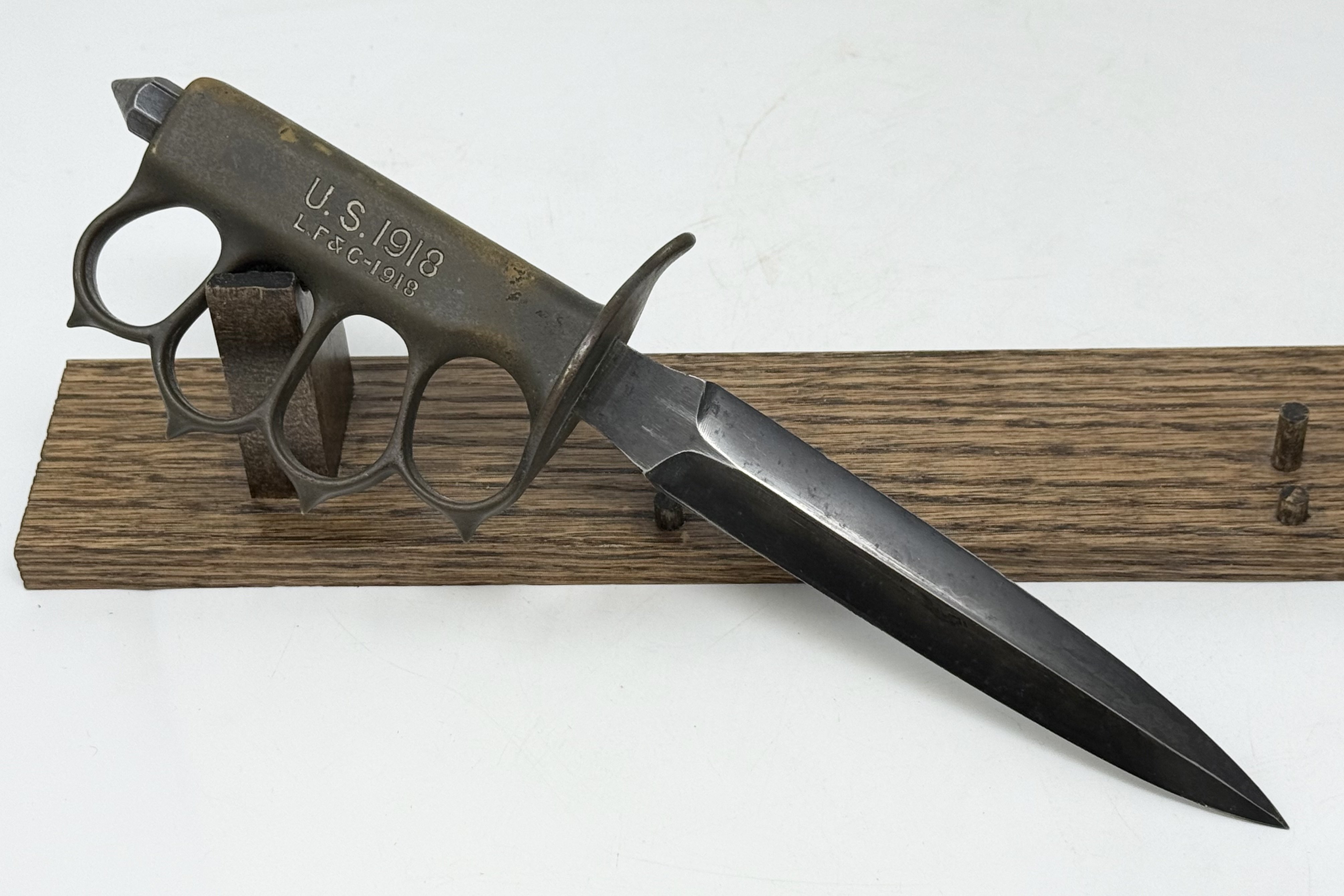 US 1918 LF&C Trench Knuckle Knife — image 2