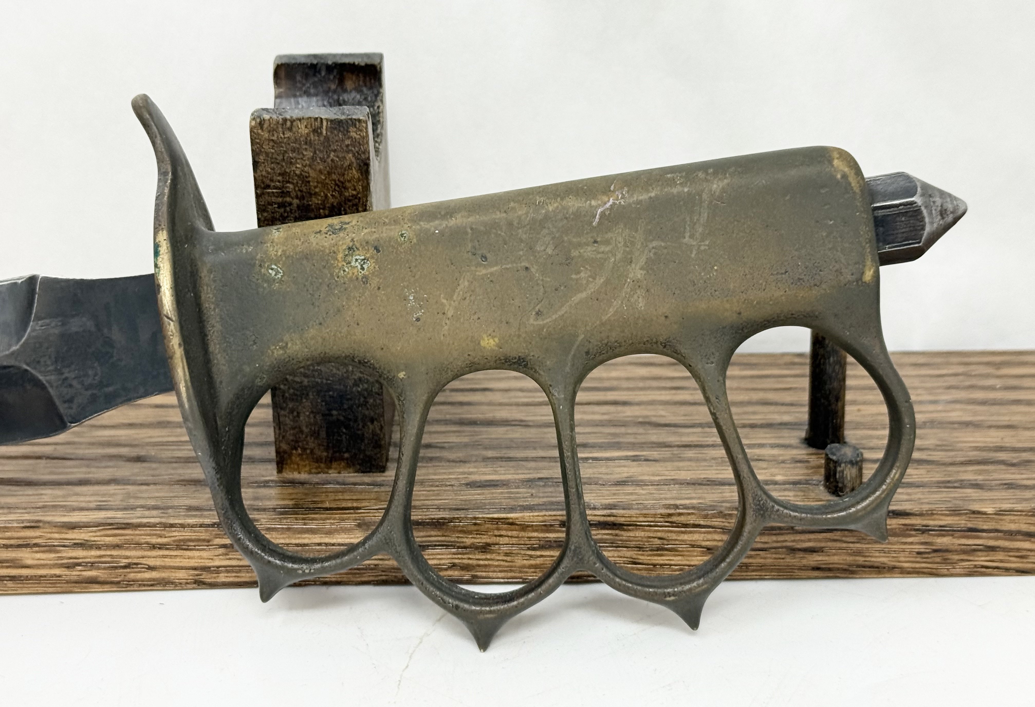 US 1918 LF&C Trench Knuckle Knife — image 5