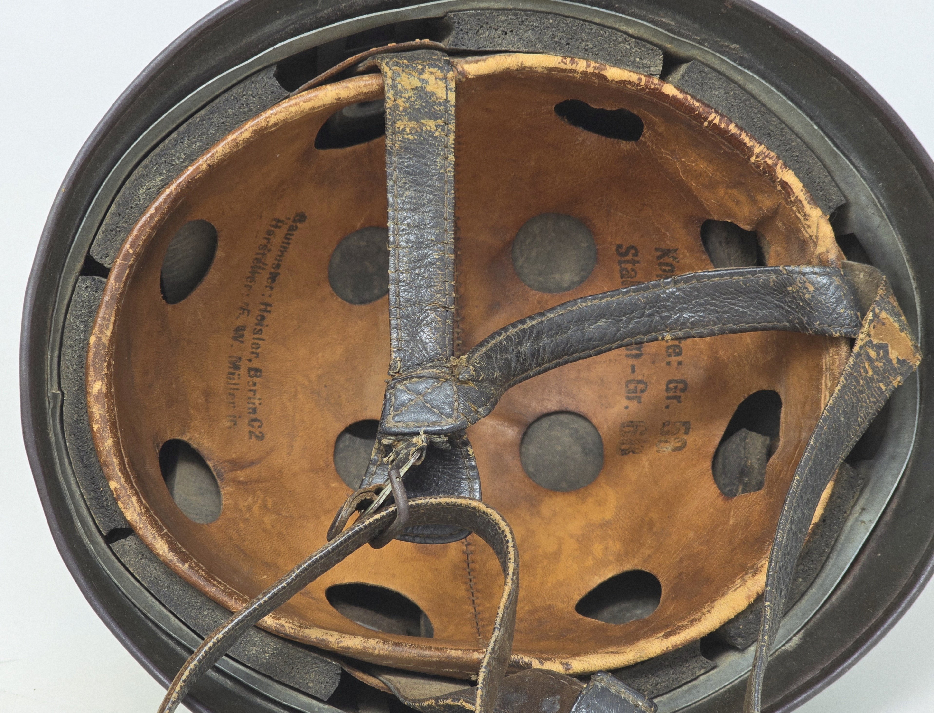 Stunning Luftwaffe FJ helmet, Early Spanner — image 3