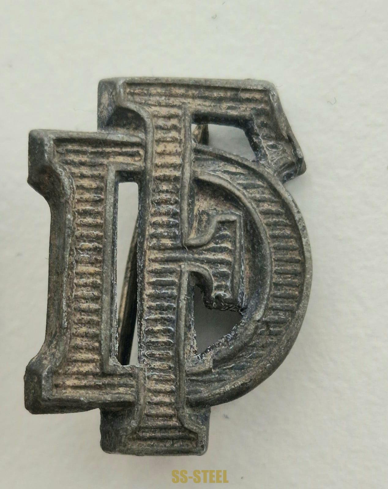 Original Set of SS-VT Standarte ,,Der Führer' Shoulderboard Ciphers — image 2