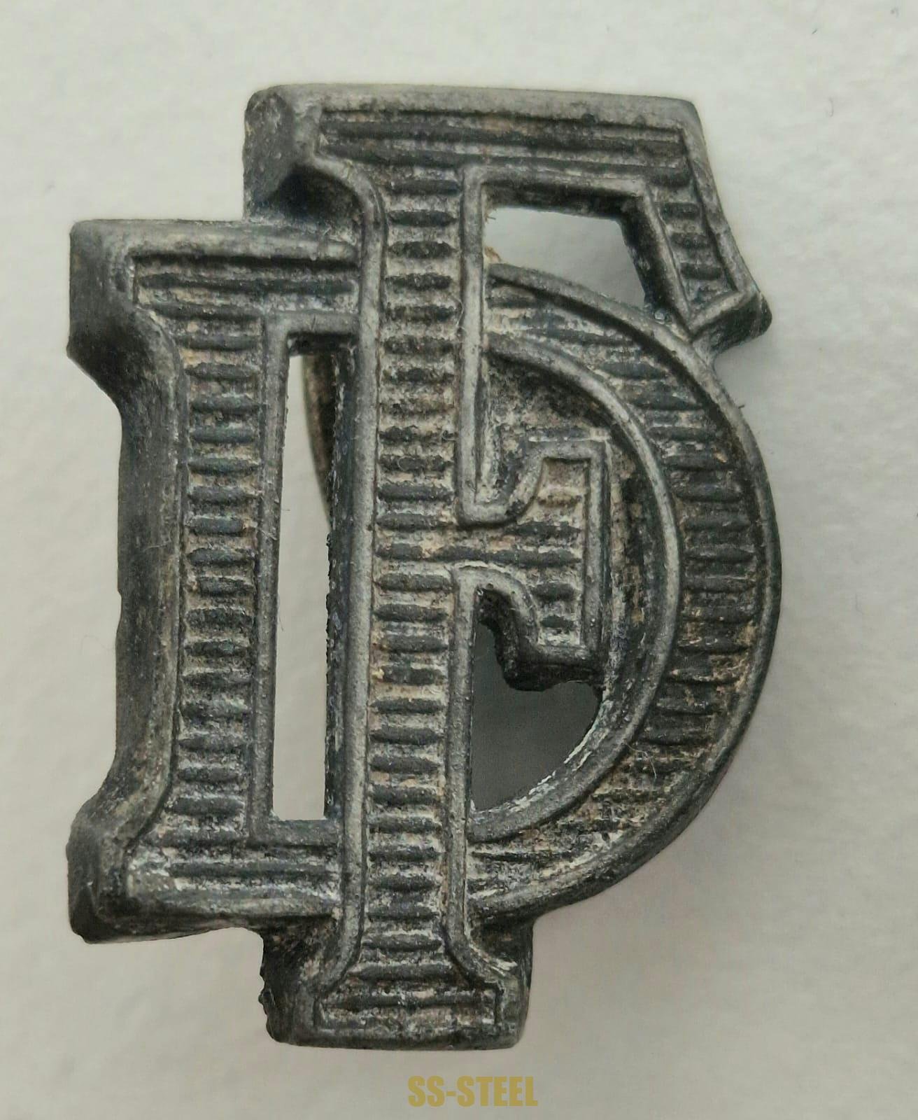 Original Set of SS-VT Standarte ,,Der Führer' Shoulderboard Ciphers — image 3