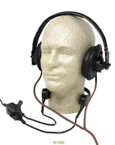 (d.d.)Panzer Headset and Throat Microphone