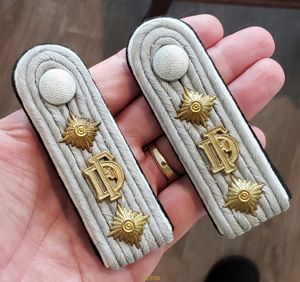 *RESERVED* (r.e.) Beautiful, Mint SS-VT ,,Der Führer' Hauptsturmführer Shoulder Boards