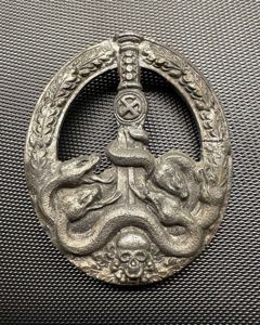 Beautiful Anti-Partisan Badge in Silver, Type 3, C.E. Juncker.