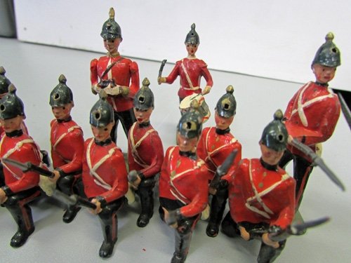  British Post WWII, Toy Soldier Lot, 13 Pieces — image 3