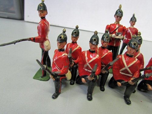  British Post WWII, Toy Soldier Lot, 13 Pieces — image 4