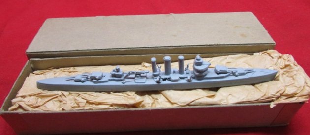  US WWII Royal Navy Heavy Cruiser Norfolk, Recognition Model, Original Box — image 4