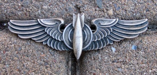  US WWII USAAF Bombardier Wings, Sterling, LGB Marked — image 2