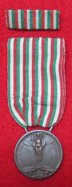  Italian WWI War Medal, Ribbon and Ribbon Bar — image 2