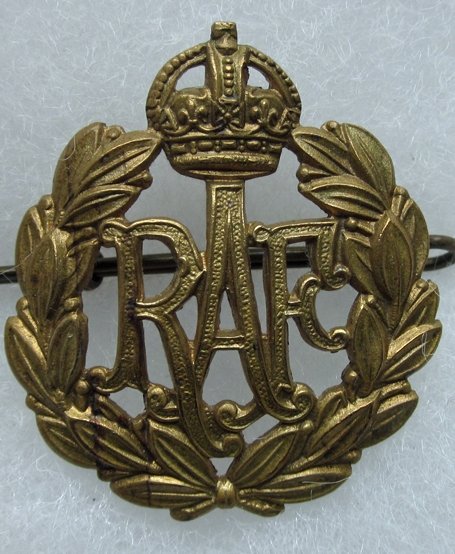  British WWII Royal Air Force Enlisted Cap Insignia — image 2