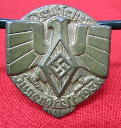 German WWII Hitler Youth Tinnie, 1936 Youth Fest, Bronze Color, Solid Background — image 2