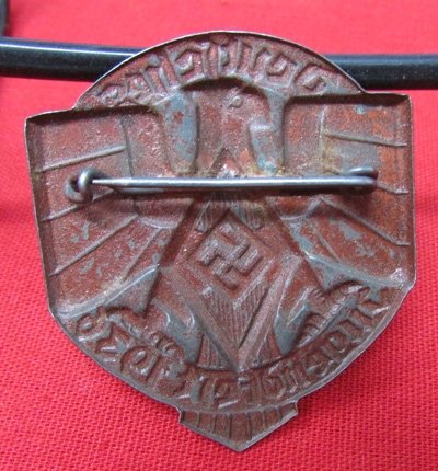 German WWII Hitler Youth Tinnie, 1936 Youth Fest, Bronze Color, Solid Background — image 4