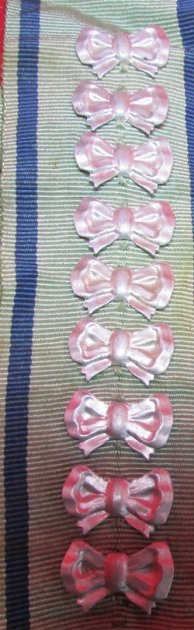  Italian WWII Mother's Medal with 9 Bows on the Ribbon — image 3