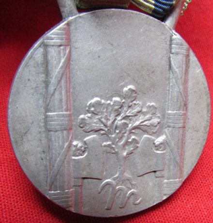  Italian WWII Mother's Medal with 9 Bows on the Ribbon — image 5