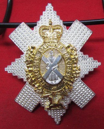  British QE2 Era, Black Watch Cap Officers Bonnet Badge — image 2
