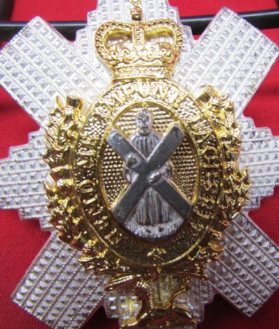  British QE2 Era, Black Watch Cap Officers Bonnet Badge — image 3