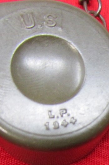  US WWII Army OD Plastic Whistle 1945, L.P. — image 3