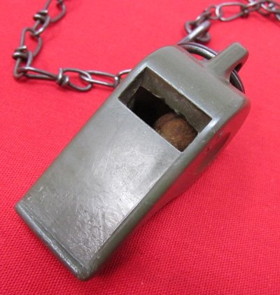  US WWII Army OD Plastic Whistle 1945, L.P. — image 4