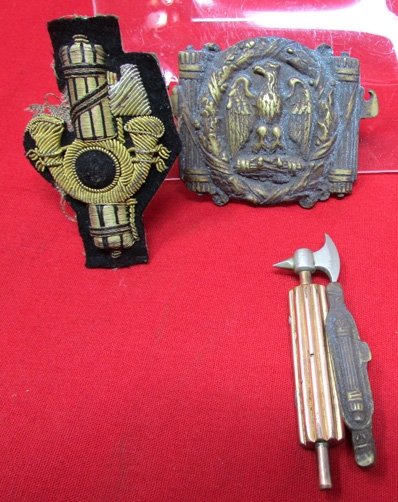  Italian WWII Buckle & Insignia Lot,  6 Pieces — image 2