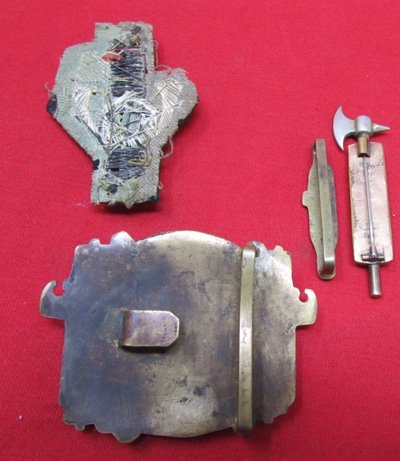  Italian WWII Buckle & Insignia Lot,  6 Pieces — image 4
