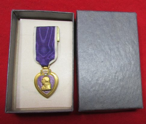  US WWII Era Miniature Purple Heart in Original Box — image 2
