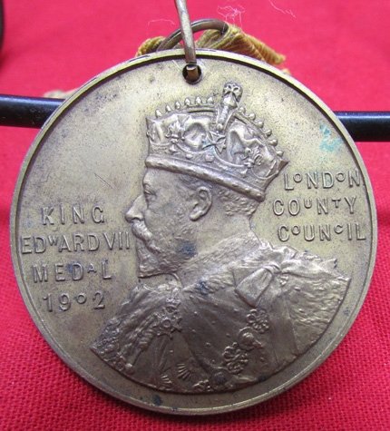  British Pre WWI London County School Attendance Medal, 1902, Ten Years, Edward VII — image 4