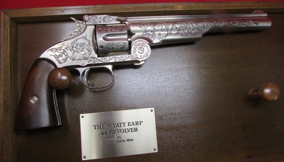  Franklin Mint Wyatt Earp .44 Smith & Wesson Revolver, Non-Firing Replica — image 5