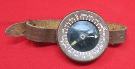  US WWII Army Brown Plastic Wrist Compass & Arm Strap — image 2