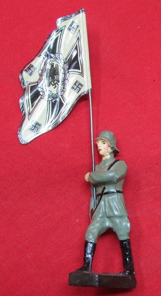  German WWII Composition Toy Soldier, Fahnentrager, Infantry Flag,  LEYLA mfg. — image 2