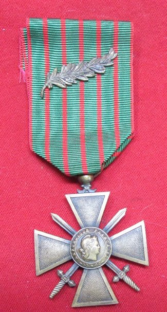  French WWI Croix de Guerre Bravery Medal, 1914/1915 — image 2