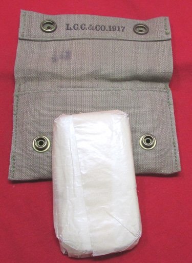  US WWI Double Snap Bandage Pouch, L.C.C.. & Co. 1917 With Bandage — image 4