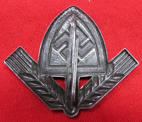  German WWII RAD Enlisted Metal Hat Insignia — image 3