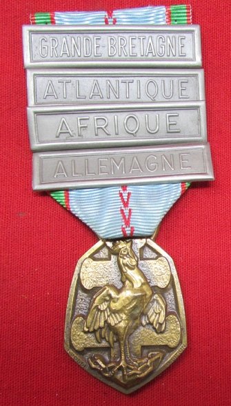  French WWII Commemorative War Medal 1939-1945 With Four Clasps — image 2