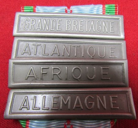  French WWII Commemorative War Medal 1939-1945 With Four Clasps — image 3