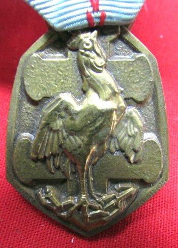  French WWII Commemorative War Medal 1939-1945 With Four Clasps — image 4