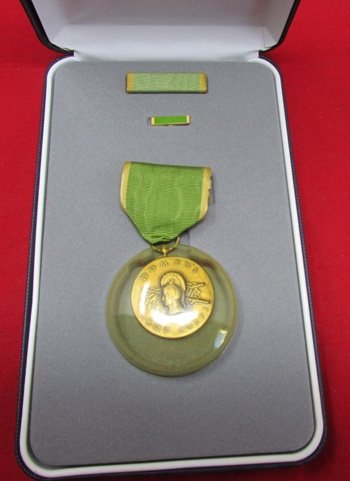  US Cold War Era, Army WWII Pattern, Women's Army Corps Medal Cased — image 3