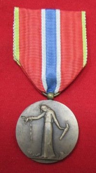  French WWI Prisoner, Hostages & Deportees Medal — image 2