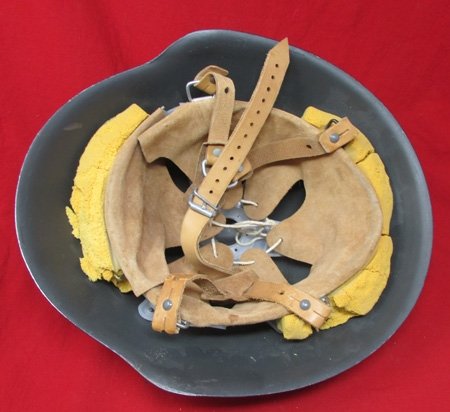  East German, Cold War Era Steel Helmet, Complete — image 3